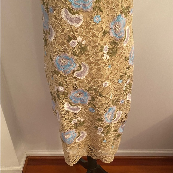 Calvin Klein size 8 embroidered dress with attached tank lining - Picture 3 of 11